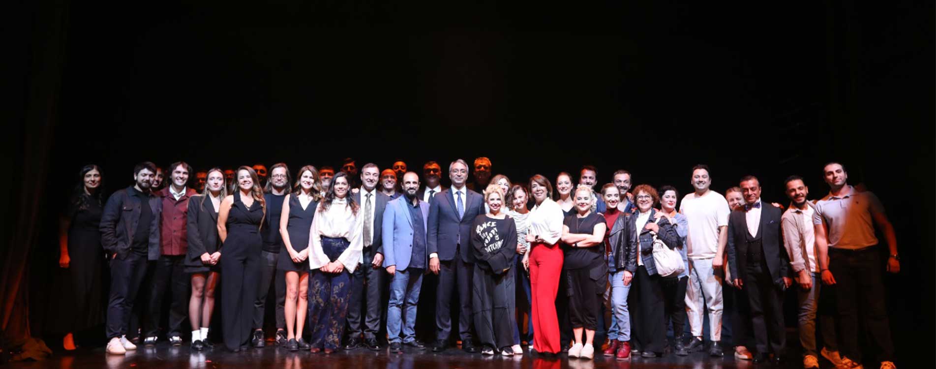 MUAMMER KARACA TİYATROSU "İLK TEMSİL" OYUNUYLA KAPILARINI SANATSEVERLERE AÇTI
