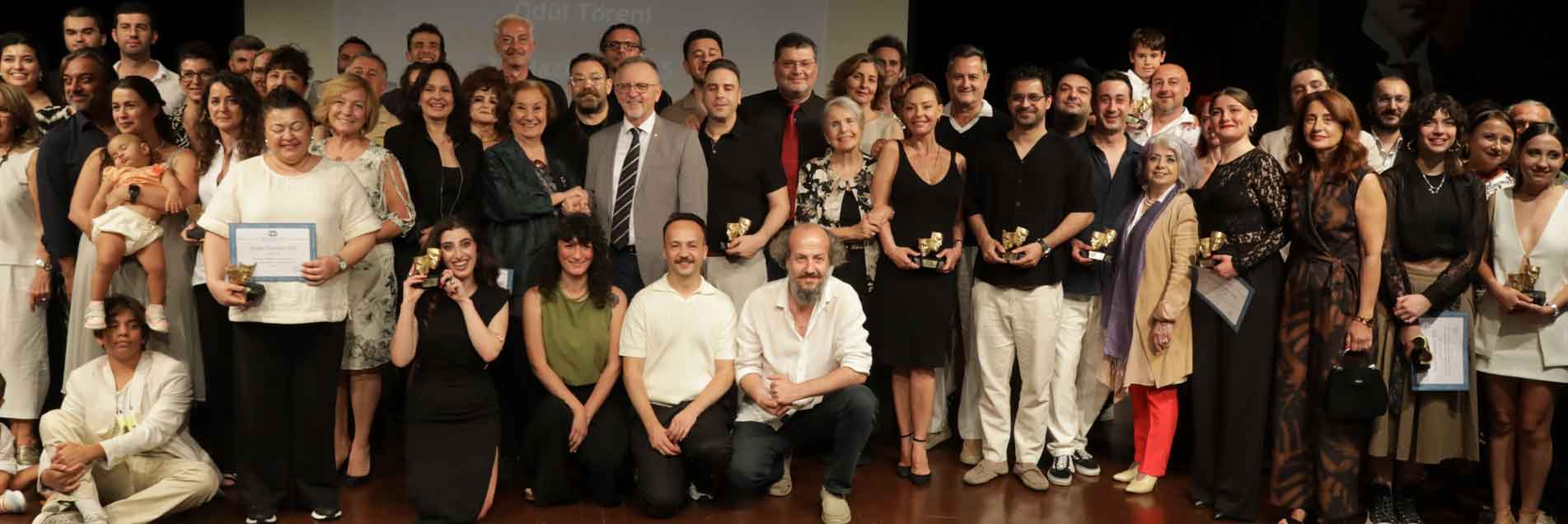 11. EKİN YAZIN DOSTLARI TİYATRO ÖDÜLLERİ’NDE ŞEHİR TİYATROLARI’NA 3 ÖDÜL
