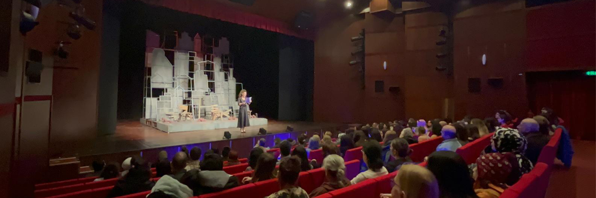 ŞEHİR TİYATROLARI SAHNELERİNDE KADINLARIN SESİ YÜKSELDİ