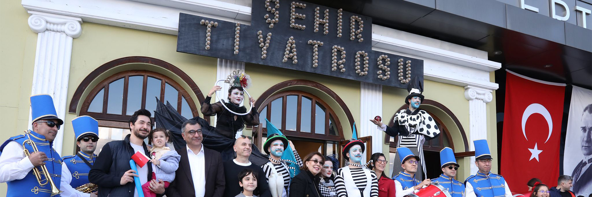 23 NİSAN ULUSAL EGEMENLİK VE ÇOCUK BAYRAMI’NDA ŞEHİR TİYATROLARI’NIN SAHNELERİ ÇOCUKLAR İÇİN AÇILDI
