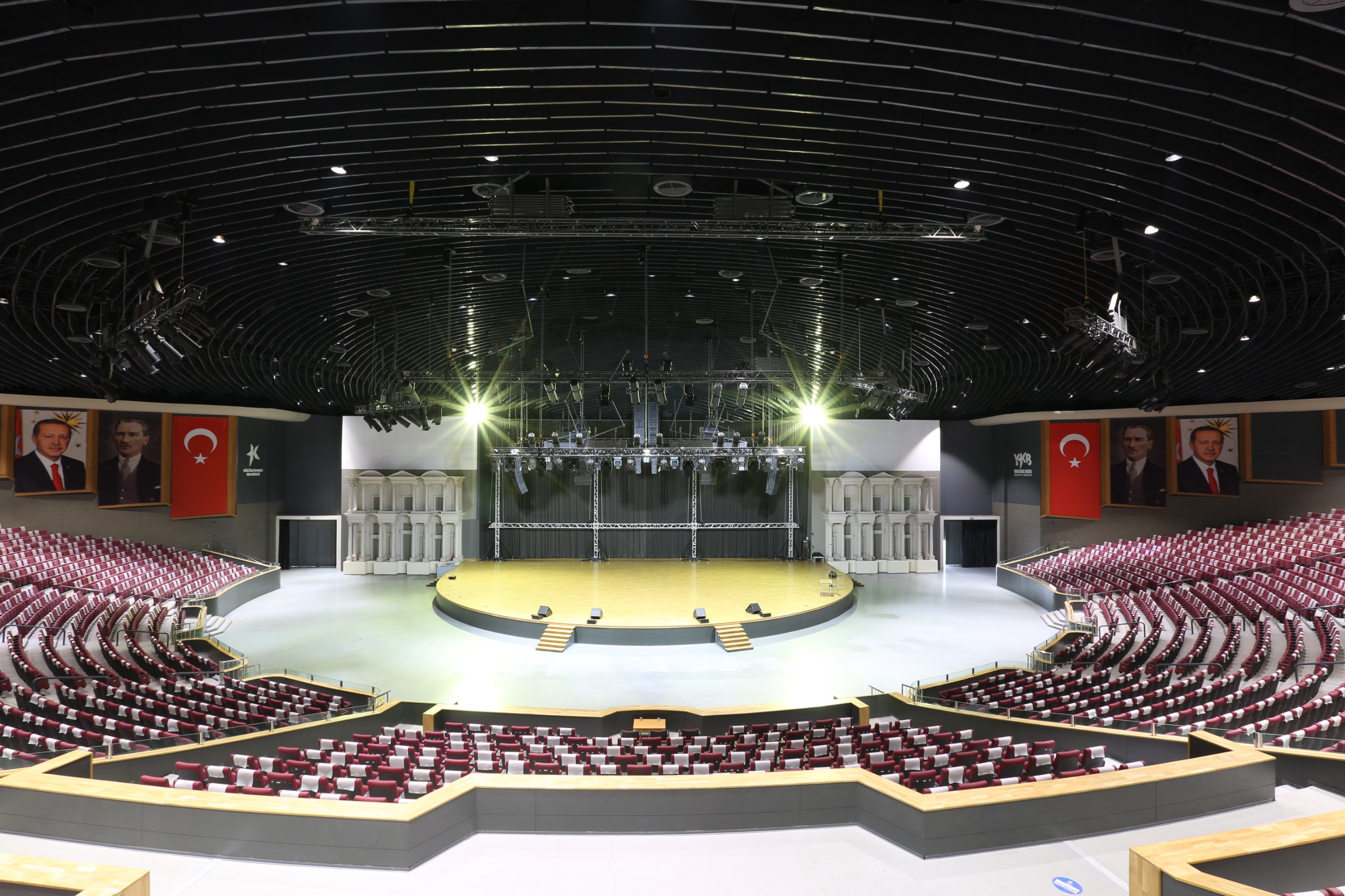 Küçükçekmece Belediyesi Yahya Kemal Beyatlı Gösteri Merkezi