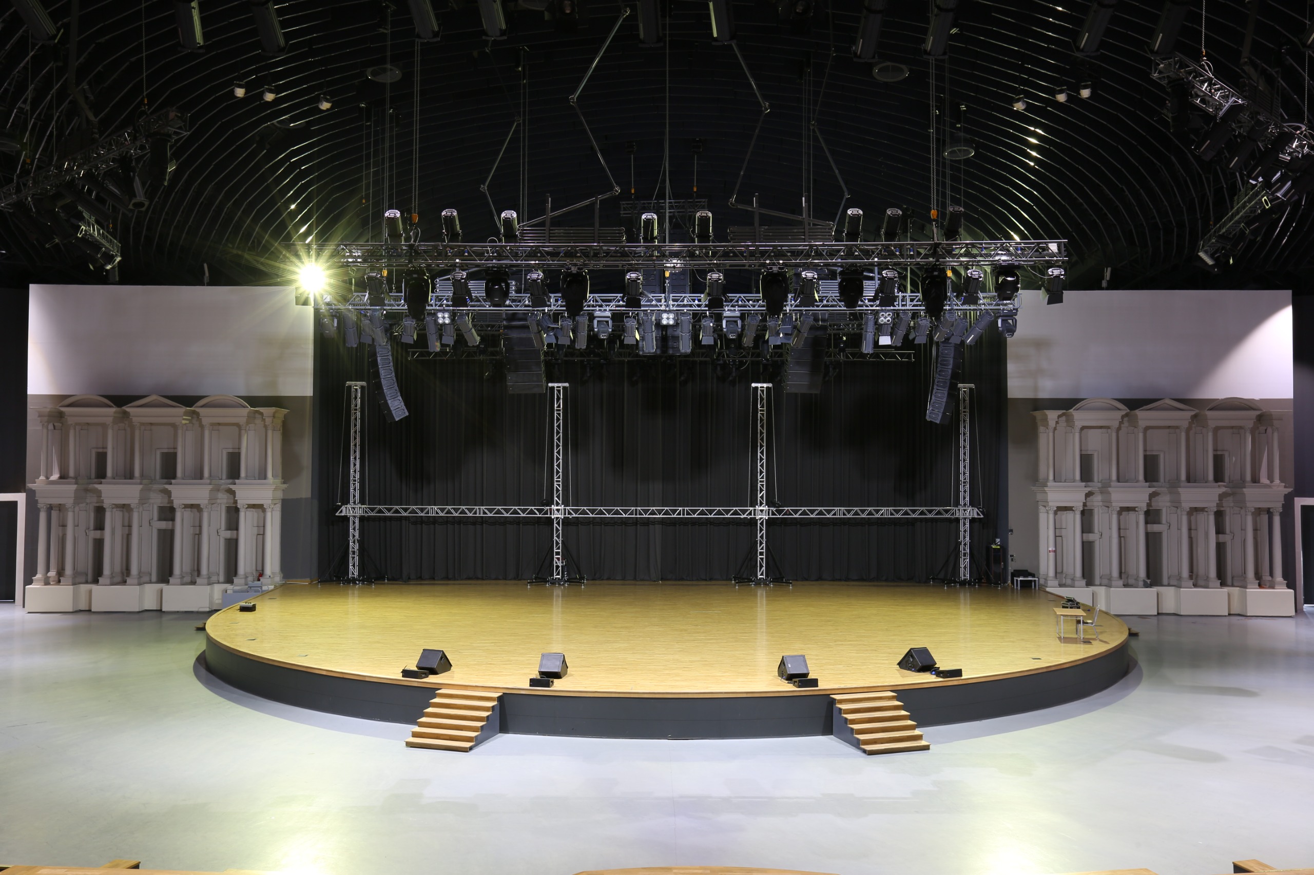 Küçükçekmece Belediyesi Yahya Kemal Beyatlı Gösteri Merkezi