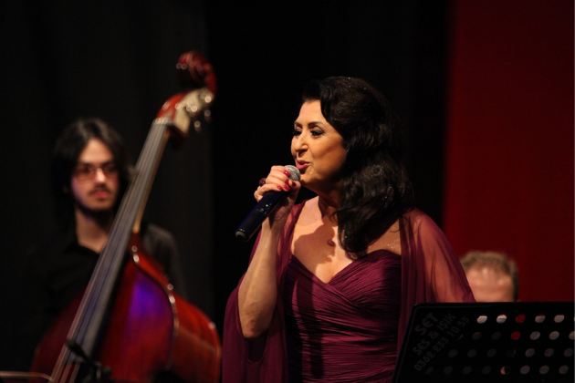 Her Kadın Bir Hikâye - Melihat Gülses