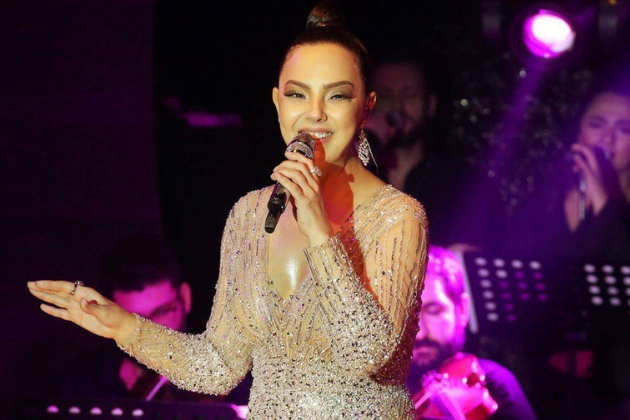 Ebru Gündeş “Beraber Söylüyoruz”