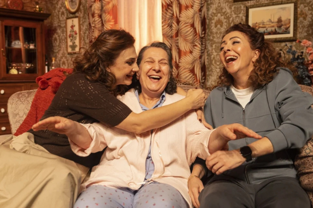 BİR AİLE PROVASI: YAŞAYIN GİTSİN