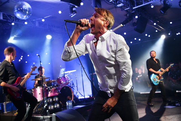 %100 Müzik Sunar: Suede Konseri